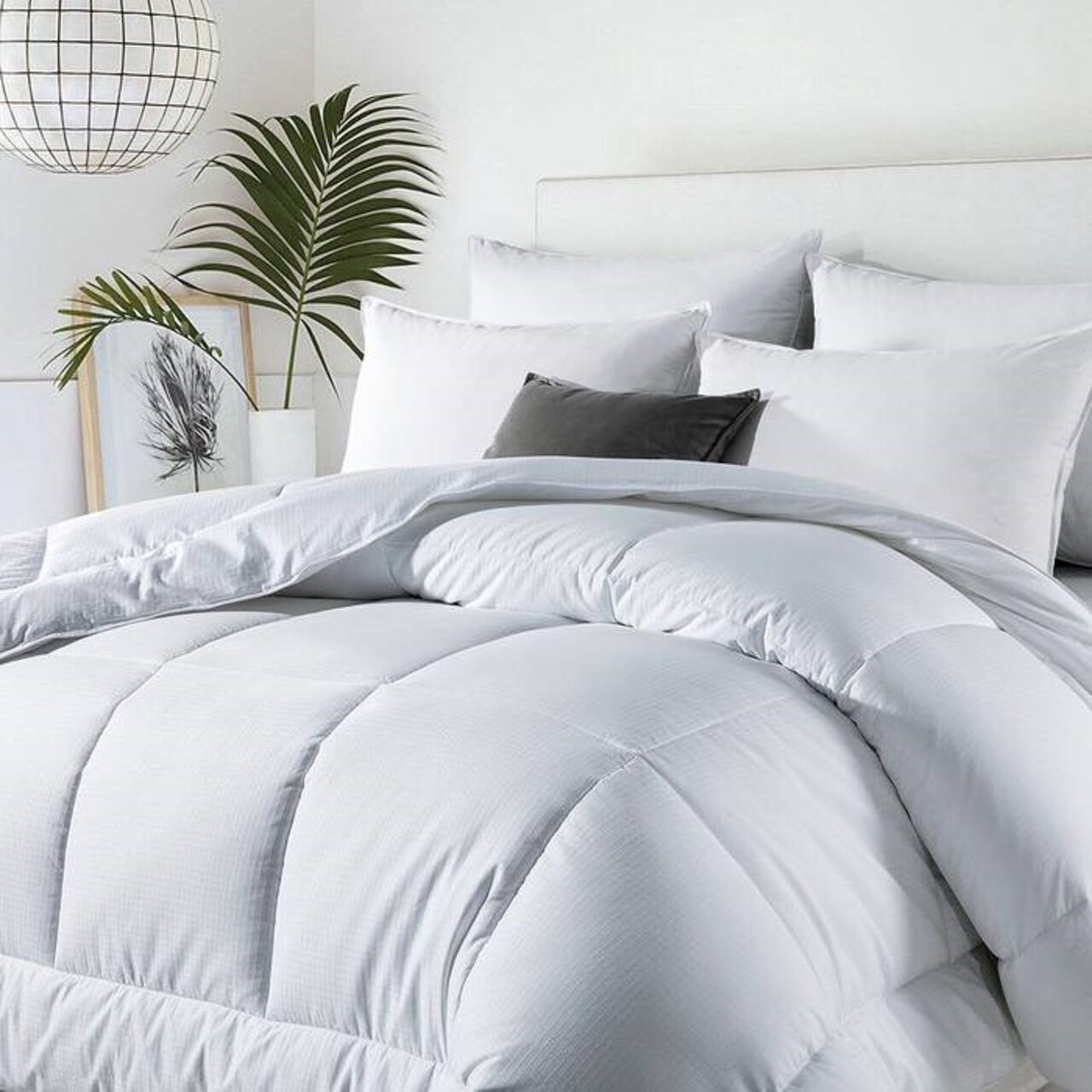All Seasons Down Alternative Comforter White Soft Polyester Duvet Insert with Corner Tabs